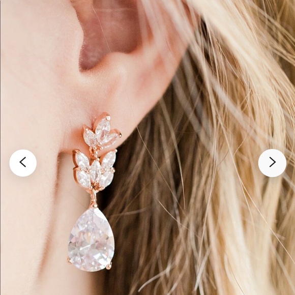 Sparkly Rose Gold Wedding Set - Gorgeous Crystal Necklace and Drop Earrings - Picture 7 of 8